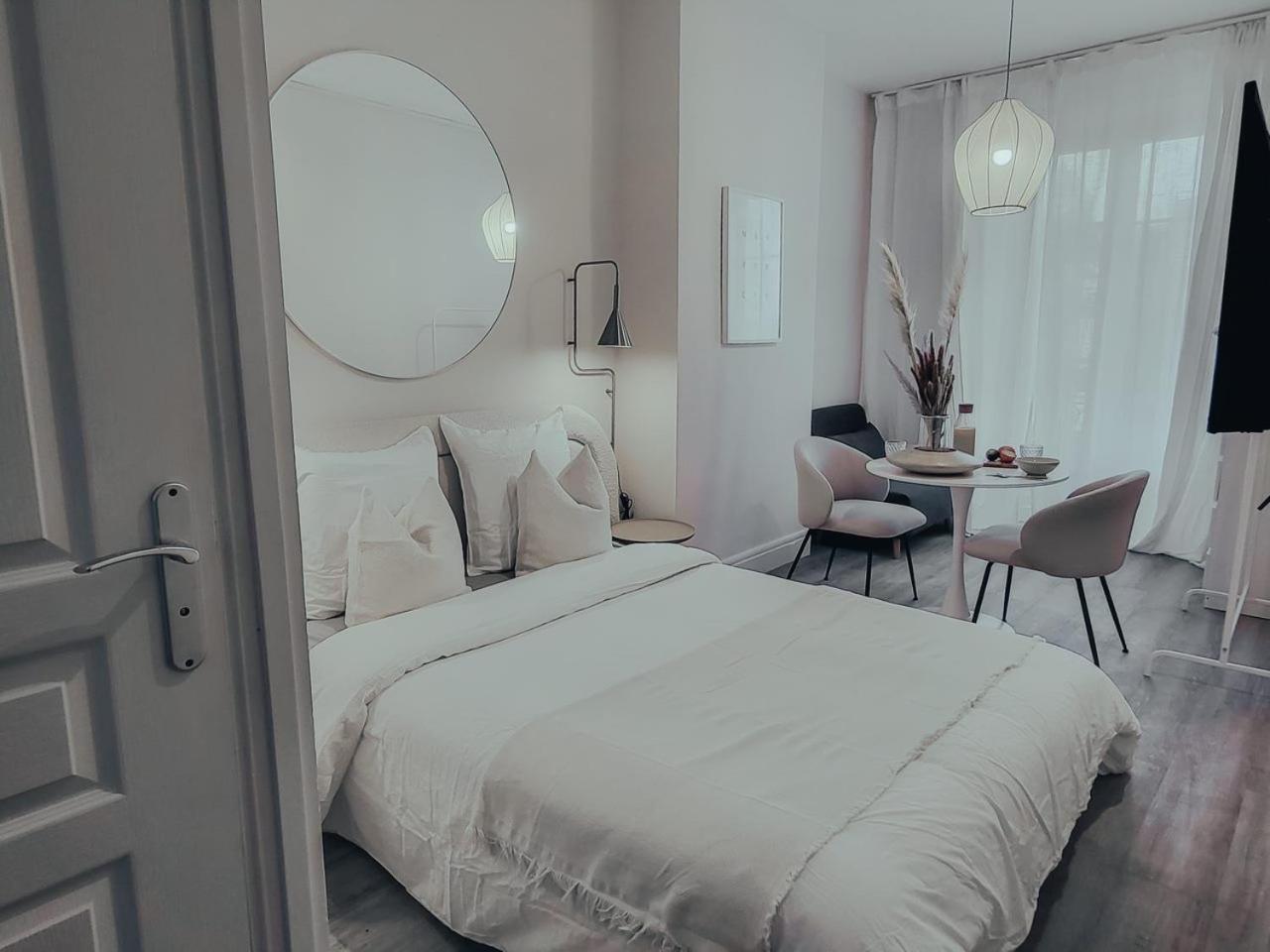 Suite Onega Lyon Extérieur photo